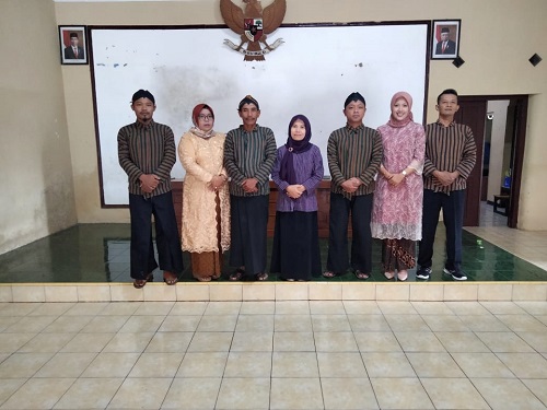 PEMDES TERUNG MENGUCAPKAN SELAMAT HARI KARTINI TAHUN 2022